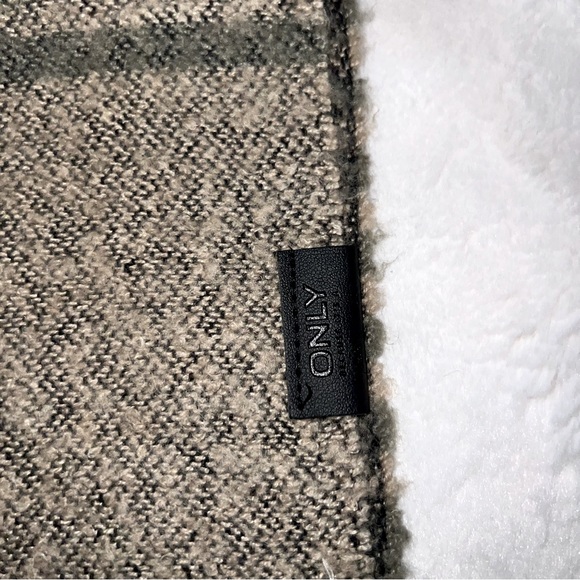 Only Wool Scarf - Picture 3 of 7
